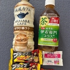 ほうじ茶ラテと伊右衛門プラスとオマケのお菓子