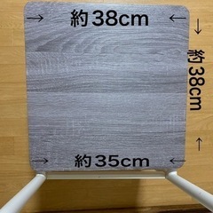 シンプル椅子2脚の画像