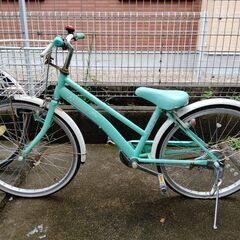 子供用　自転車22インチ　ヘルメット付き　後輪パンクしてます。