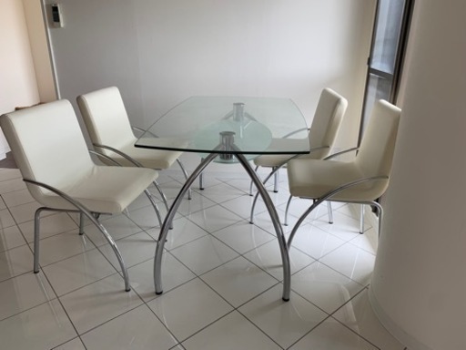 ガラスダイニングテーブル　四脚セット