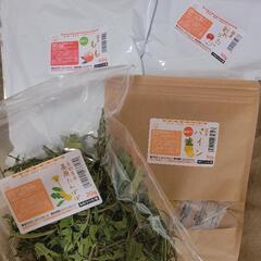 【お引き渡し調整中】うさぎのおやつ+飼育用品