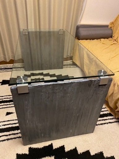 テーブル　幅110cm×奥行55cm×高さ58cm ガラストップ