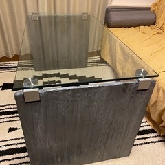 テーブル　幅110cm×奥行55cm×高さ58cm ガラストップ