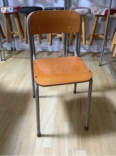 懐かしい学校にあった椅子