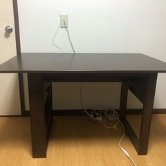 伸長式ダイニングテーブルの画像