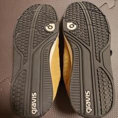gravisスニーカー👟26.5㌢の画像