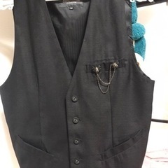 かっこいいベスト  ブローチ付  最終値下げ