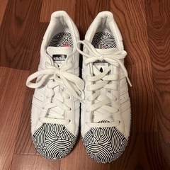 スニーカーadidasスーパースターの画像