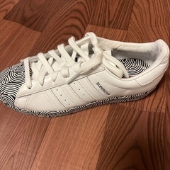 スニーカーadidasスーパースターの画像