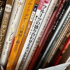 洋菓子の本段ボールいっぱい＋@
