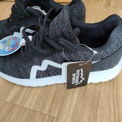 新品スニーカー　25センチの画像