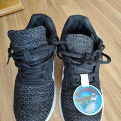 新品スニーカー　25センチ