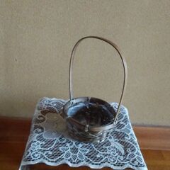 フラワーアレンジメントにいかがですか？　持ち手ありの画像