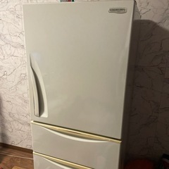 【差し上げます！】冷蔵庫4ドア 使用可能(古い)【引取限定】