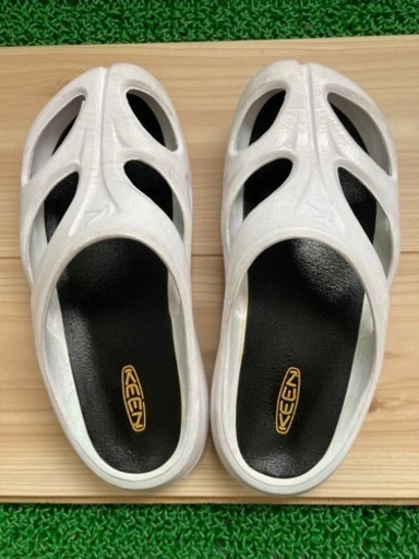 keen サンダル