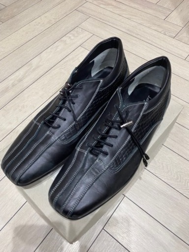 フェラガモ　スニーカー　靴