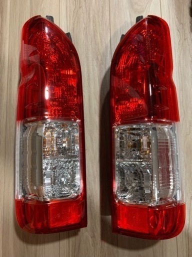 7型ハイエース　テールランプ新車外し品