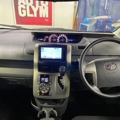 自社ローン★保証人無しも可★ヴォクシーＺ★ブラック★純正ナビ・テレビ・Bluetooth接続可・バックカメラ・ＥＴＣ★パワースライドドア★の画像