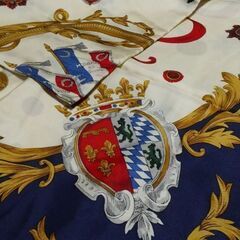 シルクスカーフ　王冠旗柄