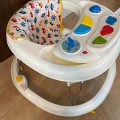 西松屋　歩行器