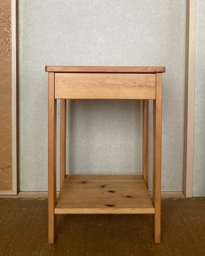 無印良品　パイン材ベッドサイドテーブル
