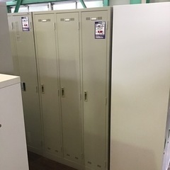 JH-39【オフィス家具専門店】生興の3人用ロッカーです！