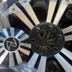 18インチ タイヤホイールの画像