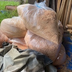 おがくず　たくさん