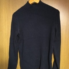 ユニクロ　黒セーター　トップス　大阪市内一部無料配達手渡しの画像