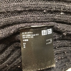 ユニクロ　黒セーター　トップス　大阪市内一部無料配達手渡しの画像