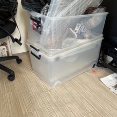 トルコグッズと衣装ケースの画像