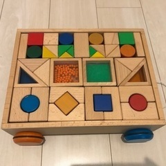 車輪付きの積み木セットの画像