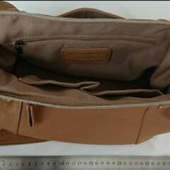 ikkaショルダーバッグ　クロワッサン型の画像