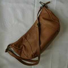 ikkaショルダーバッグ　クロワッサン型の画像