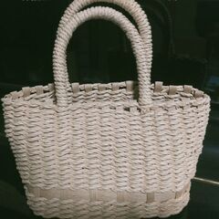 クラフトテープのバッグの画像