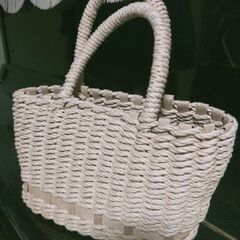 クラフトテープのバッグの画像