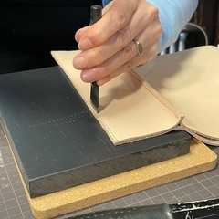 革教室、生徒募集。鞄、財布などの小物の製作を教えます。の画像