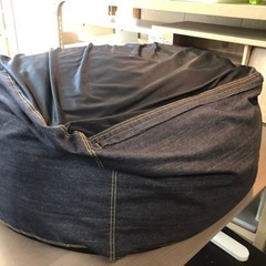 【リサイクルサービス八光　田上店】体にフィットするソファ・綿デニムネイビーの画像