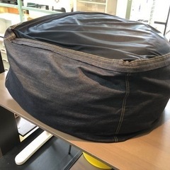 【リサイクルサービス八光　田上店】体にフィットするソファ・綿デニムネイビーの画像