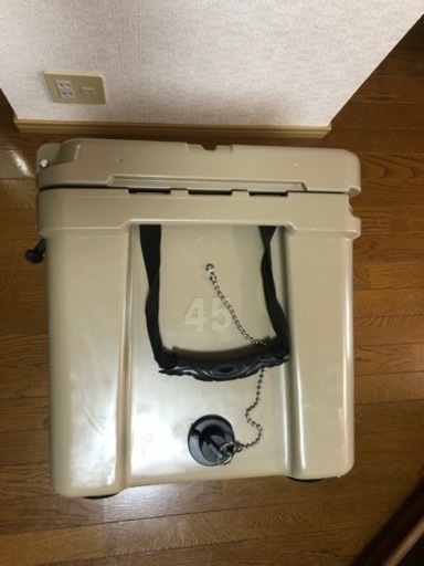 アイスランド　クーラーボックス  45QT 中古品