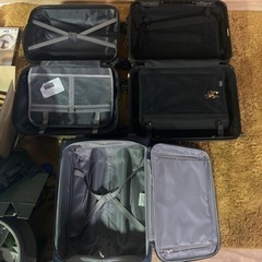 ● キャリーバッグ、スーツケース、どれでも１つ1000円、残り２個の画像