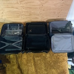 ● キャリーバッグ、スーツケース、どれでも１つ1000円、残り２個の画像