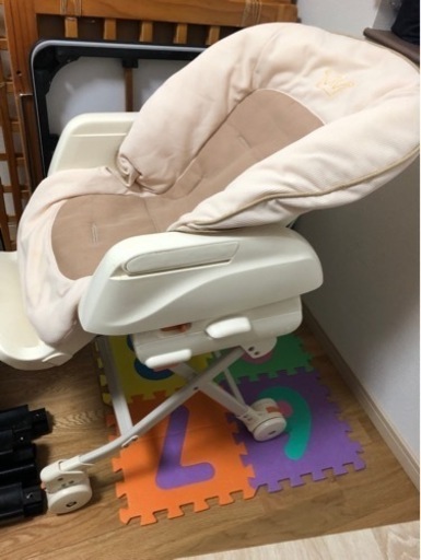combiのハイチェア