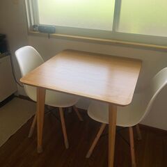 ダイニングテーブル　＋　椅子二つ