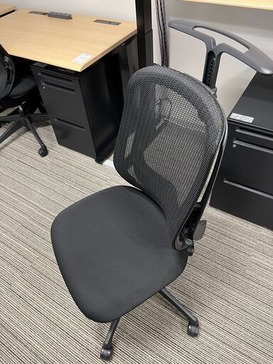 カラダにあわせてフィットする　オカムラ 　オフィスチェア(シルフィー)