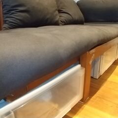 取りに来られる方1,000円差し上げます。ヨーロッパ製カウチソファベッド Karup カーラップ Futon フートン + Fits衣装ケース×3の画像