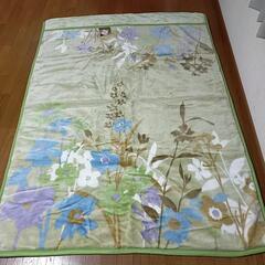 毛布 家具を運び出す際に地面を引きずっております。