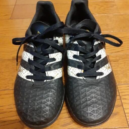 再値下げ！サッカーシューズ　アディダス　キッズ22.5cm