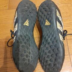 再値下げ！サッカーシューズ　アディダス　キッズ22.5cmの画像