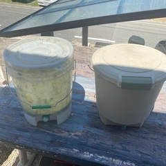 コンポスト　中古　2個　不具合無し　汚れてます。無料です。